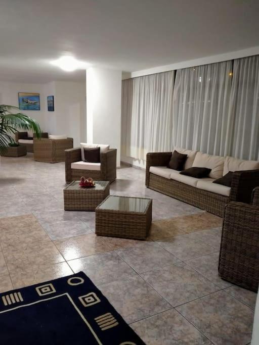 Apartamento Con Vistas Al Mar อาโรนา ภายนอก รูปภาพ